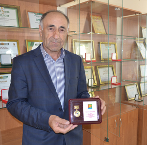 Руслан Шахмирзоев награжден Знаком «За личный вклад в развитие Магарамкентского района»